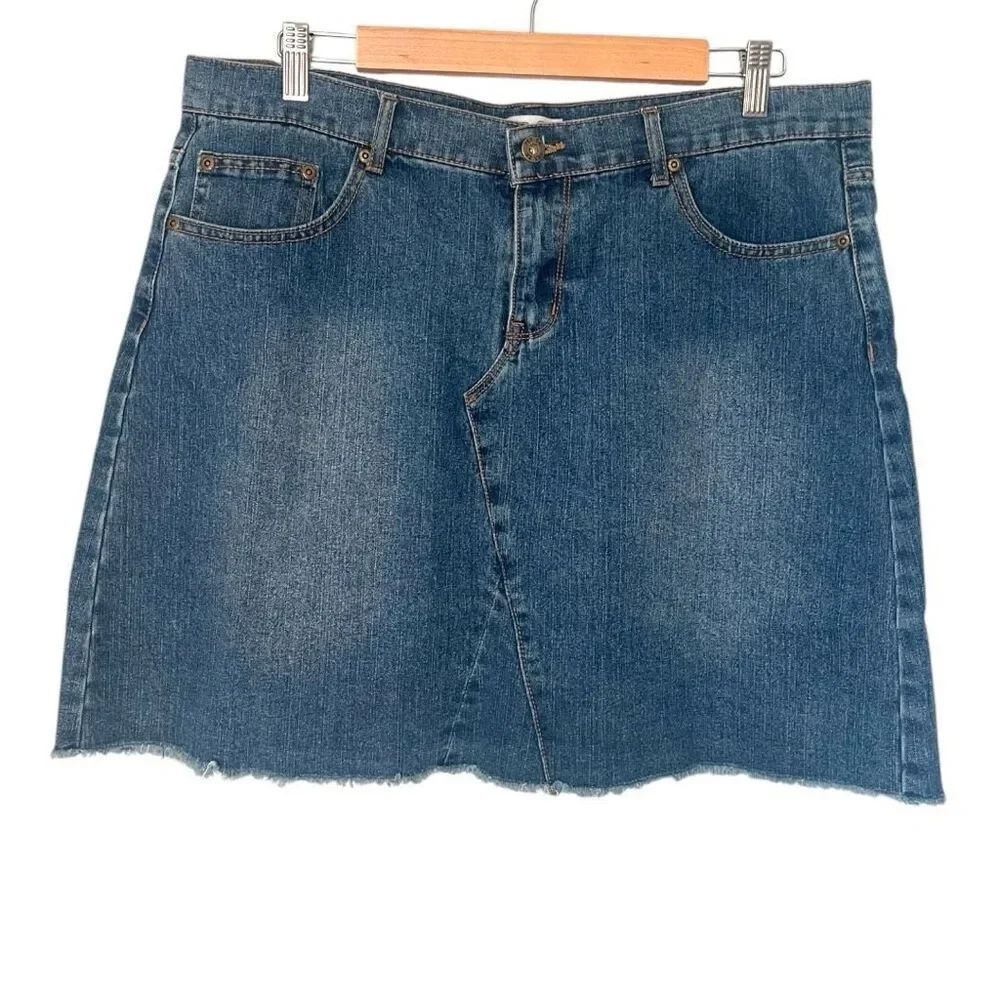 Per Se Medium Wash Frayed Hem blue denim skirt Size 12